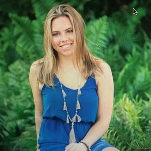 Meet your Posher, Maura